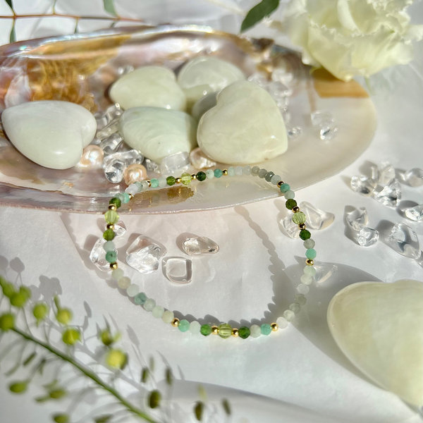 Armband „Selbstverwirklichung“ mit Peridot, Jade, grünem Turmalin und Smaragd
