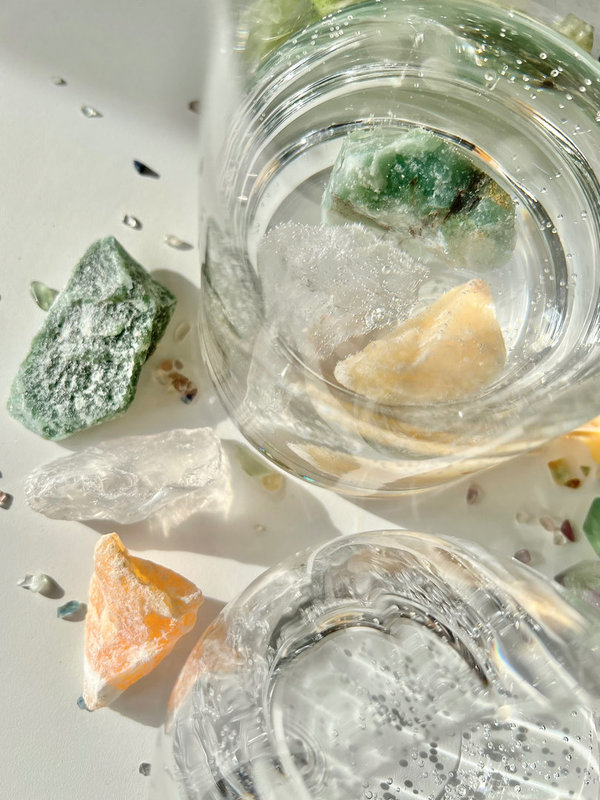 „Stärke und Mut“ Aventurin, Bergkristall und Orangencalcit für Edelsteinwasser